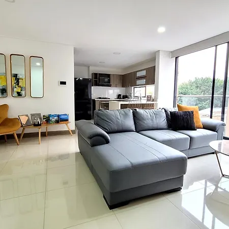 New Luxury 3 Bedroom Apartment In Great Area.